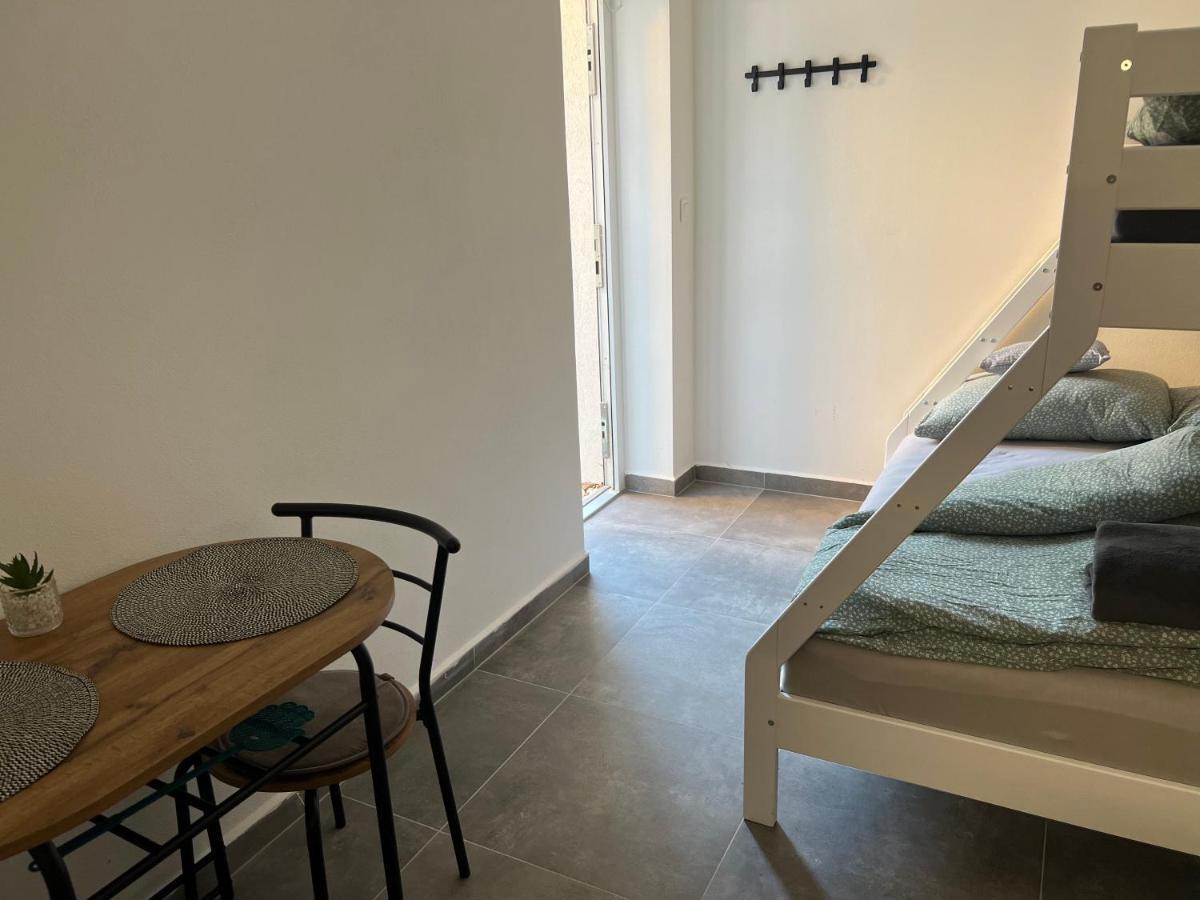 Hobiti Apartman - Bilbo Cerna v Posumavi Exterior photo